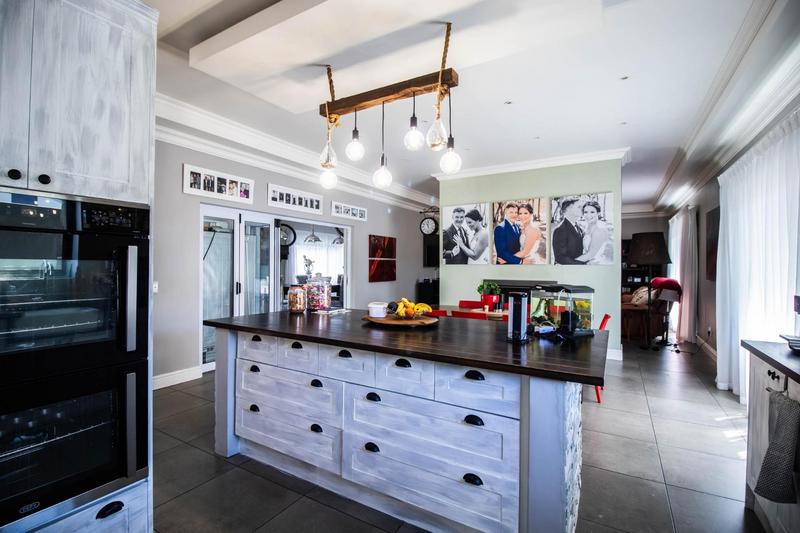 5 Bedroom Property for Sale in Myburgh Park Western Cape